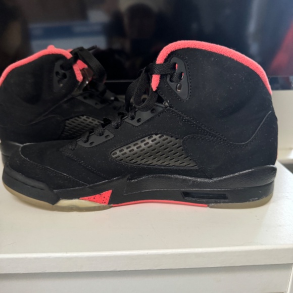 Air Jordan 5 Retro GS 'Black Alarming’ - Picture 2 of 11